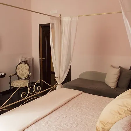 Domus Garibaldi ساليرنو