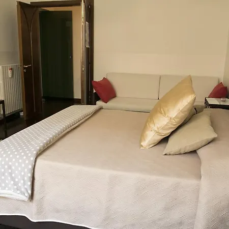 Domus Garibaldi Bed and Breakfast Σαλέρνο